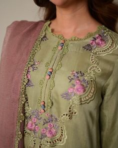 Thread Embroidery Suits Design, Sims Closet, Stitching Hacks, Lace Designs On Suits, Cotton Suit Designs, Designer Bridal Lehenga Choli, Boutique Studio, Design Atelier