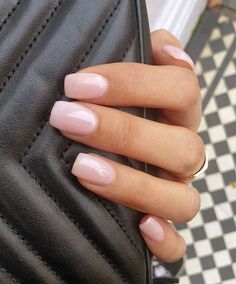 One Colour Nails Short, Squarvole Nails, Summer Neutral Nail Colors, Nail Trend 2024, Dip Nail Inspiration, Classy Summer Nails Simple, Summer Nails Neutral, Dip Powder Nails Colors Summer, Rosé Nails