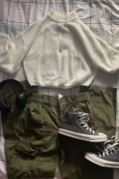 Green Cargo Outfit, Cargo Outfit, Green Cargo, Fashion Mistakes, Really Cute Outfits, Casual Style Outfits, Dream Clothes, Retro Outfits