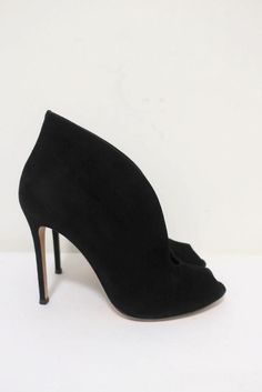 Gianvito Rossi Vamp Booties Black Suede Size 39.5 Peep Toe Ankle Boots - Pre-loved. Good condition. No major wear, scuffs and wear on heels. Toe marks on insoles. Does NOT come with box or dustbag. Retails for $895! Peep Toe Ankle Boots, Black Booties, Gianvito Rossi, Black Suede, Kitten Heels, Ankle Boots, Dust Bag, Heels, Boots