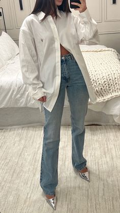 White Button Down Outfit, Button Down Outfit, White Shirt Outfits, Look Jean, Heels Outfits, All Jeans, Looks Party, Pointed Heels, Dinner Outfits