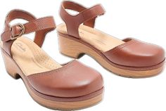 Casual Low Heel Mules With Removable Insole, Casual Leather Mules With Low Heel, Casual Leather Mules With Block Heel, Casual Low Heel Sandals For Fall, Casual Mules With Heel Loop, Chic Open Toe Clogs For Fall, Spring Chic Clogs Medium Width, Spring Comfortable Clogs With Removable Insole, Comfortable Spring Clogs With Removable Insole