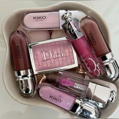 Trucco Glam, Profumo Victoria Secret, Koleksi Makeup, Dior Lip Glow, Makeup Bag Essentials, Gloss Labial, Dior Makeup, Makeup Obsession, Makeup Items