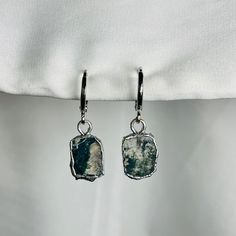 Moss Agate 24k Silver Rhodium-plated Slice Pendant Snug Huggie - Etsy Silver Agate Earrings With Natural Stones, Unique Silver Agate Earrings, Silver Agate Gemstone Earrings, Nickel-free Silver Agate Earrings, Grey Necklace, Silversmithing Jewelry, Moss Agate Jewelry, Earring Charm, Silver Jewelry Set