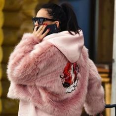 H&M X Nicki Minaj Pink Applique Faux Fur Jacket Limited Edition Side Pockets Collarless In Excellent Pre-Owned Condition Size 14/Fits Like Size L Pink Applique, Pink Faux Fur Jacket, Unicorn Patch, Long Fur Coat, Patch Embroidery, Trendy Jackets, Pink Faux Fur, Short Jacket, Faux Fur Jacket