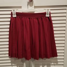 Maroon Pleated Skirt With Velvet Waistband This Is A Short Style Skirt Approximately 15 Inches In Length New With Tags, Never Worn H&M Size 6 But Runs Small (More Like A 1-3) Maroon Pleated Skirt, Black Denim Midi Skirt, Divided Skirt, Skirts Pleated, Denim Skirts Knee Length, Pink Pencil Skirt, Grey Mini Skirt, Cream Skirt, Plaid Pencil Skirt