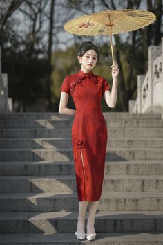 This vibrant red Qipao dress is a stunning combination of traditional Chinese design and modern fashion. Adorned with elegant 3D rose flower embellishments and featuring a high side slit for ease of movement. Perfect for weddings, tea ceremonies, formal events, and cultural celebrations. Size Guide: Please refer to the size guide picture before placing the order. Please leave your Height, Weight Bust, Waist and Hip measurements in the Personalisation box so we could double check the size for you Chinese Qipao Modern, Red Cheongsam Dress, Chinese Dress Modern, Modern Chinese Dress, Red Chinese Dress, Wedding Tea Ceremony, Tea Ceremony Dress, Qipao Modern, Red Cheongsam