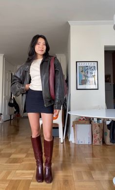 Maroon Boots Outfit Knee High, Boots Inspo Outfit, Knee High Burgundy Boots Outfit, Maroon Knee High Boots Outfit, Mahogany Boots Outfit, Chealse Boot Outfit Women Skirt, Style Red Boots, Brown Boots Fall Outfits, Classic Concert Outfit