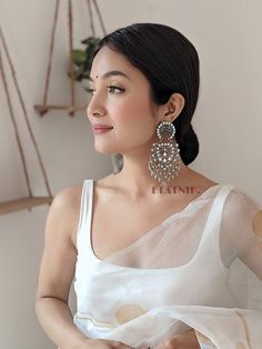 Earrings With Saree, Sleeveless Blouse Designs Latest Fancy, Elegant Bridal Hairstyles, Earrings For Saree, Outfits For Wedding, Saree Outfits, Sleeveless Blouse Designs, Backless Blouse Designs, New Saree Blouse Designs