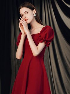 Fitted Square Neck Prom Dress, Banquet Dress With Fitted Bodice And Mini Length, Banquet Mini Dress With Fitted Bodice, Fitted Puff Sleeve Dress For Banquet, Homecoming Dresses Simple, Prom Dress Cocktail, Prom Dress Burgundy, Burgundy Cocktail Dress, Elegant Wedding Shoes