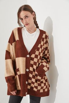 -Oversized fit-Button down closure-Drop shoulder with long sleeve-Checkered half and half pattern-S/M(3)-L/XL(3)-1XL/2XL(6)Made In: MADE IN CHINAFabric Contents: 74% Acrylic 22% Polyester 4% SpandexStretch fabric Checkered Sweater, Burgundy Outfit, Oversized Sweater Cardigan, Half And Half, Oversized Cardigan, Cozy Fits, Shoes With Jeans, Fall Sweaters, Oversized Sweater