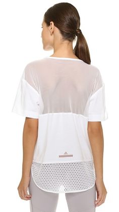 adidas by Stella McCartney Studio Tee Fashion Activewear, Seamless Sports Bra, Adidas By Stella Mccartney, Activewear Fashion, Stella Mccartney Adidas, Active Wear Outfits, Sports Top, Sportswear Women, Outdoor Outfit