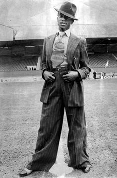 Laurie Cunningham aged 17, at Brisbane Road, home to Leyton Orient FC, 1973.//  In 1989, footballer Laurie Cunningham’s life was cut short by a car crash on the outskirts of Madrid. He was 33 years old. Laurie Cunningham, Leyton Orient, Zoot Suit, Vintage Black Glamour, Bespoke Suit, North London, African American History, White Photo, Black Culture