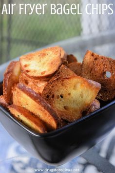 air fryer bagel chips in a black bowl