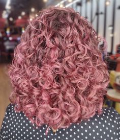 Curly Hair With Pink Highlights, Platinum Highlights, Curly Bangs, Blonde Curly Hair, Crown Hair, Short Curls, Punk Hair, Pink Highlights, Rose Gold Hair