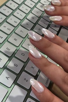 Trendy Almond Nails Chrome, Single Nail Colors Acrylic, Nails With Righnstones Simple, Hailey Beiber White Nails, Pink Sparkly Chrome Nails, Pearlescent Nails White, White Pearlescent Acrylic Nails, Haley Bieber Nails White Chrome, White Pearly Acrylic Nails