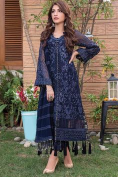 Designer Salwar kameez | Designer Punjab Suits | Pakistani Salwar Kameez Summer Dress Design, Suits Pakistani, Kinza Hashmi, Kameez Designs, Velvet Dress Designs, Pakistani Salwar, Pakistani Fashion Casual, Romantic Boho, Pakistani Fancy Dresses