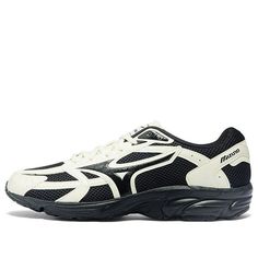 Mizuno Unisex Spark Cn Black/White D1GH221207 (SNKR/Unisex/Low Top/Breathable) Marathon Running Shoes, Round Toe Heels, Black Running Shoes, Running Shoes Sneakers, Brooks Sneaker, Low Top, Running Shoes, Shoes Sneakers, Black White