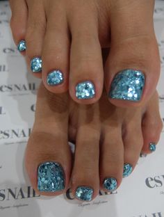 AIKO『☆宇野実彩子ちゃん☆』 Mermaid Pedicure, Mermaid Toenails, Glitter Pedicure, Pedicure Design, Glitter Toe Nails, Easy Toe Nail Designs, Simple Toe Nails, Pedicure Designs Toenails, Toenail Designs