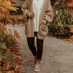 50+ Fall Casual Outfits You’ll Love to Wear - ostrali.com Fall Comfortable Outfits Women, Fall Cardigans For Women, Easy Fall Outfits For Moms, Cardigan Leggings Outfit, Sweaters Over Dresses, Fall Cardigan Outfits, Fall Church Outfits Women, Thanksgiving Outfits Women Casual, Thanksgiving Outfit Women Casual