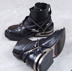 Western Boots For Women, Dirk Bikkembergs, Mountaineering Boots, Western Boots Women, Mens Fashion Classy, Black Heel, Ski Boots, Streetwear Men Outfits, Heel Boots