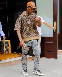 Travis Scott spotted on @metcha's IG Ash Outfit, Black Men Fall Fashion, Complex Sneakers, Travis Scott Shoes, Celebrity Style Men, Reverse Mocha, Haring Art