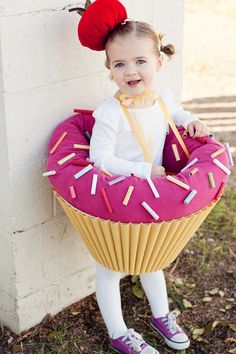 Cupcake Costume For Women, Cake Costume For Kids, Cupcake Halloween Costume Kids, Diy Cupcake Costume, Diy Cupcake Costume For Women, Toddler Cupcake Costume, Diy Halloween Girls, Cupcake Custome Halloween, Kid Halloween Cupcakes