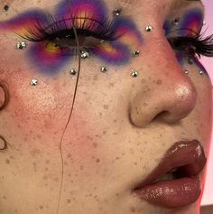 Bright Colorful Eye Makeup For Brown Eyes, Thermal Eyeshadow, Makeup With Studs, Swirl Makeup Eye, Queer Coded Tattoos, Wavy Eyeshadow, Eye Makeup Inspo Creative, Mushroom Eye Makeup, Graphic Eyeshadow Looks