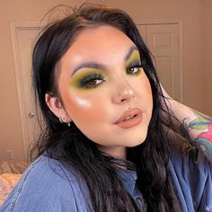 Lime Green Smokey Eye, Matte Green Eyeshadow, Four Twenty Palette Looks, Purple And Green Makeup Looks, Purple And Green Makeup, Green Eyeshadow Looks, Grungy Makeup, Green Eyeshadow Look, Matte Eyeliner