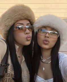 Y2k Outfits With Glasses, Lisa Raye Honey Photoshoot, Nollywood Y2k, Unbothered Queen, Baddie Accessories, Russian Princess, Sunglasses For Your Face Shape, Foto Best Friend, Y2k Glasses