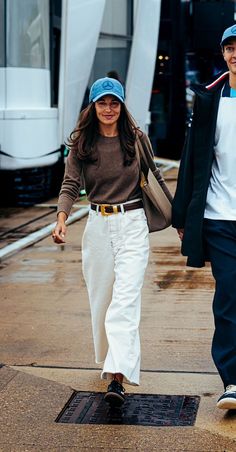 Santiago Chile Street Style, Carmen Mundt Outfit, Carmen Mundt Style, Corporate Girly, French Inspired Fashion, Daily Outfit Inspiration, Winter Mode, Outfit Formulas, Casual Chic Outfit