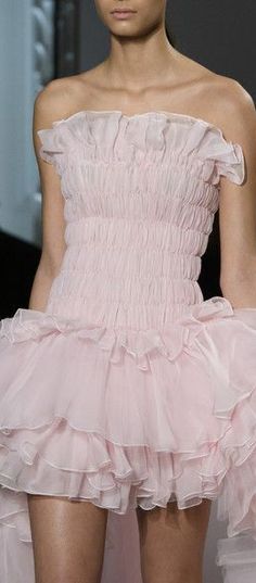 Haute Couture Style, Giambattista Valli Couture, Giambattista Valli Haute Couture, Devil Wears Prada, Couture Details, Student Fashion, Naomi Campbell, Giambattista Valli, Mode Inspo