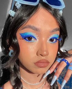 Blue Makeup Looks, Kawaii Makeup, Makeup For Black Skin, Makeup Accesories, Creative Eye Makeup, Creative Makeup Looks