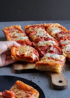 Gluten-free Deep Dish Pizza - Grain Free Table Pan Pizza Recipe, Gluten Free Pizza Recipes, Gluten Free Pizza Dough, Dairy Free Pizza, Gluten Free Pizza Crust, Gluten Free Crust, Deep Dish Pizza, Gluten Free Pizza, Gluten Free Dairy Free Recipes