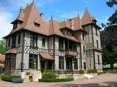 an old style house with many windows and lots of turrets on the top of it