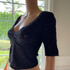 Zara Lace Crop Top Black Size Small New With Tag Size Small 17.5” Length 13” Pit To Pit 10” Sleeves 10.5” Neckline 56% Polyamide, 42% Cotton, 2% Elastane Lace Crop Ruched Center Stretch V Neck 1/4 One Quarter Sleeve New With Tags - Flawless Fast Shipping! Zara Fitted Tops For Date Night, Zara Fitted Top For Evening, Zara Lace Tops For Night Out, Fitted Zara Top For Evening, Maroon Crop Top, Purple Long Sleeve Dress, Black Lace Crop Top, Silk Crop Top, White Ruffle Top