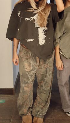 Camo Pants With Heels, Baggy Camo Pants, Mama Style, Camo Pants, Style Outfits, We Wear, Dream Closet, Everyday Fashion, Camo