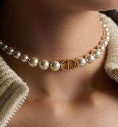 30 Montaigne Short Necklace Gold-Finish Metal and White Resin Pearls | DIOR Christian Dior Pearl Necklace, Dior Necklace Pearl, Dior Pearl Necklace, Dior Choker, Dior Jewelry Necklace, Cd Necklace, Dior Jewellery, Christian Dior Necklace, Pearl Necklace Choker