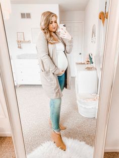 I love sharing fall outfits that are bump-friendly! Since baby girl is making her arrival this month, I wanted fall pieces that I can wear postpartum for the rest of the season. These are the most cozy looks that I can’t wait to wear around the house, or to the pumpkin patch with my family. https://www.beingsummershores.com/blog/bump-friendly-fall-outfits?rq=fall Fall Maternity Outfits, Loungewear Fashion, Fall Maternity, Pregnancy Looks, Mom Fashion, Baby Shower Dresses