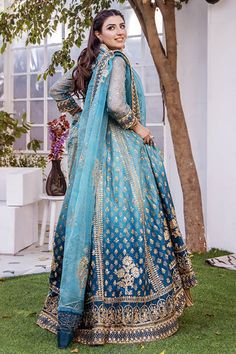 Traditional Pishwas Frock with Lehenga Dupatta Dress is a perfectly stitched masterpiece adorned with Lavish designs and Embroidery work. Fast shipping. Frock With Lehenga, Dupatta Dress, Lehenga Dupatta, Pakistani Wedding Dress, Lehenga Style, Pakistani Wedding Dresses, Wedding Lehenga, Brides Wedding Dress, Pakistani Wedding