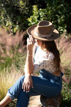 》D E T A I L S《✦ M A T E R I A L : 100% Australian Wool ✦ The hat has an adjustable band inside. ✦ Beautiful silk interior lining. ✦••✧••✦••✧••✦••✧••✦••✧••✦••✧••✦••✧••✦••✧••✦••✧••✦••✧••✦》✦ $•$•$ S A V E • B U Y • M O R E $•$•$ ✦《Use the code MARESIA2 and get 10% OFF when you buy 2 items.Use the code MARESIA3 and get 15% OFF when you buy 3 or more items.✦••✧••✦••✧••✦••✧••✦••✧••✦••✧••✦••✧••✦••✧••✦••✧••✦••✧••✦》 K E E P • I N • T O U C H 《Instagram: instagram.com/MARESIAJEWELRY @maresiajewelryFacebo Casual Wide Brim Felt Hat For Kentucky Derby, Casual Flat Crown Hat For Country Events, Fitted Country Style Fedora With Short Brim, Country Style Fitted Fedora With Short Brim, Casual Brimmed Felt Hat For Kentucky Derby, Western Style Brimmed Top Hat For Spring, Casual Fedora With Flat Crown For Country Events, Spring Hats For Country Events With Flat Crown, Fitted Country Style Fedora For Spring