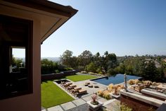 Chic Southern California infinity pool terrace with warm modern landscaping & design.