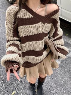 Street Preppy, Long Sleeves Design, Preppy Punk, Random Clothes, Emo Aesthetic, Street Outfits, Coffee Sweater, Striped Pullover, Sweater Brown