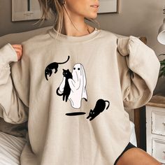 Ghost and Black Cat Halloween Sweatshirt, Ghost Holding Black Cat, Halloween Cat Sweater, Cat Lover Sweatshirt, Spooky Season Hoodie HOW TO ORDER 1. Check our photos for color and sizing options.  2. Choose your quantity. 3. Select your size and color from the drop-down menus. 4. Click "ADD TO CART" to add the shirt to your virtual cart.  5. Click "PROCEED TO CHECKOUT" to purchase your shirt.  6. Your shirt is now off to production! We will process your order and your shirt will be ready to ship Bratz Halloween Costume, Chat Halloween, Cat Sweater, Lover Sweatshirt, Hoodie Oversize, Halloween Sweater, Halloween Hoodie, Cat Halloween, Cool Halloween Costumes