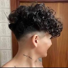 Undercut For Curly Hair, Blond Lob, Undercut Curly Hair, Wavy Pixie Cut, Undercut Hairstyles Women, Curly Undercut, Wavy Pixie, Short Curly Haircuts, Haircuts For Curly Hair