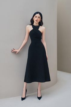 Chic Tea Length Evening Dress, Chic Evening Tea Length Dress, Chic Halter Midi Dress For Evening, Black Midi Length Halter Dress For Formal Events, Black Midi Length Halter Dress For Formal Occasions, Black Midi-length Halter Dress For Formal Occasions, Black Midi Halter Dress For Formal Occasions, Elegant Halter Neck Midi Dress For Evening, Black Midi-length Halter Dress For Evening