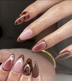 Almond Nail Fall Designs, Maroon Aura Nails, Almond Nails Designs Fall, Nails Inspo Autumn, Espresso Nails, Fall Nail Designs Autumn Classy, Cherry Mocha Nails, Mocha Nails, Classy Almond Nails