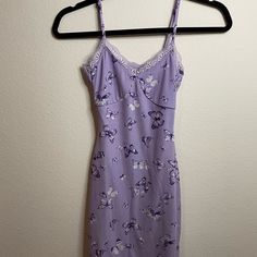 Nwt Tilly’s Full Tilt Butterfly Mesh Lace Trim Dress - Lavender Size Xxs. All Over Butterfly Print. Lace Trim. Fully Lined. Adjustable Straps. Approx. Length: 33". 96% Nylon 4% Spandex Lining: 100% Polyester. # 3130 *Currently I’m Unable To Provide Any Additional Model Photos Of Myself Due To Medical Condition, Thanks For Understanding!* Check Out My Closet For More Like This! Bundle And Save. Please No Lowballing, No Rude Comments, No Trades Get 20% Off Certain Items With Bundles Of 3 Or More I Lavender Floral Print Cotton Dress, Lavender Cotton Dress With Floral Print, Purple Sleeveless Cotton Mini Dress, Purple V-neck Mini Dress For Daywear, Sleeveless Purple Cotton Mini Dress, Summer Lavender Dress With Lace Trim, Summer Lavender Dresses With Lace Trim, Y2k Style V-neck Mini Dress For Spring, Y2k Cotton Spring Dresses