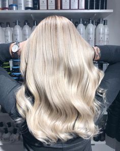 Wavy Hair Color, Cold Blonde, Balayage Hair Ash, Hair Color Guide, Winter Hair Color