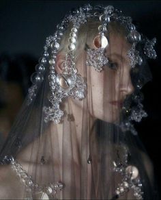 Susan Fang, Sleeping Beauty 1959, Swarovski Pendant, Kinds Of Music, Beauty And The Beast, Runway Fashion, Headpiece, Veil, Presentation